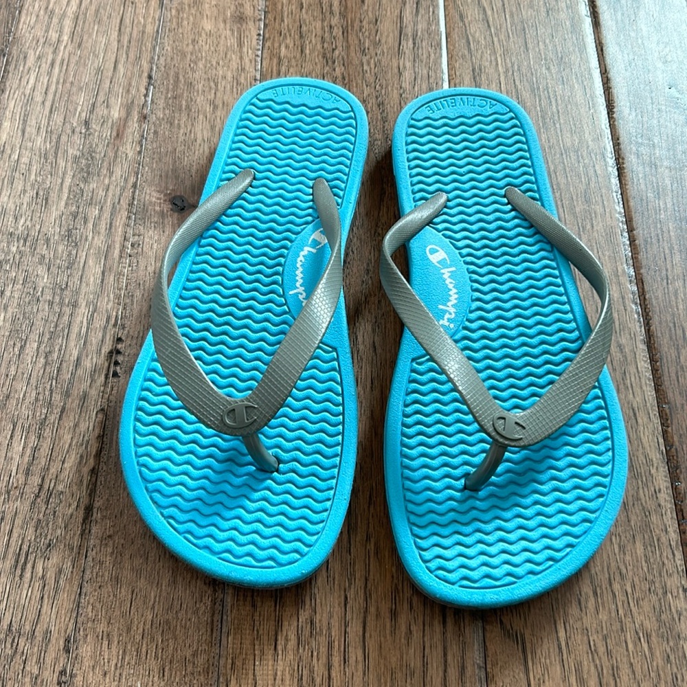 Champion Women’s Flip Flops EUC